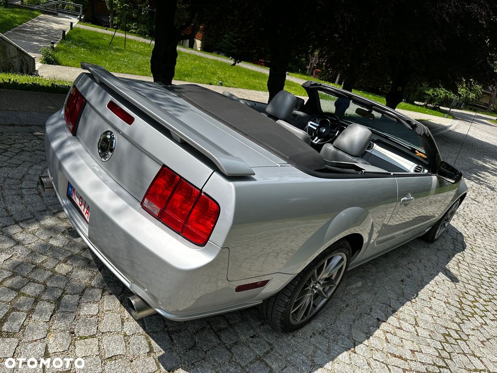 Ford Mustang - 4