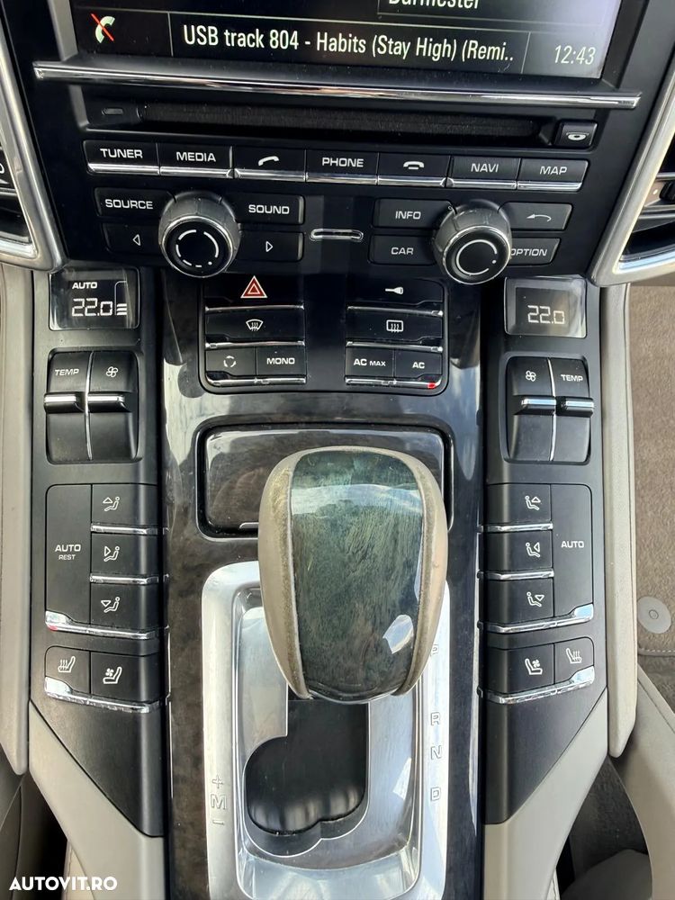 Porsche Cayenne 3.0 L V6 - 12