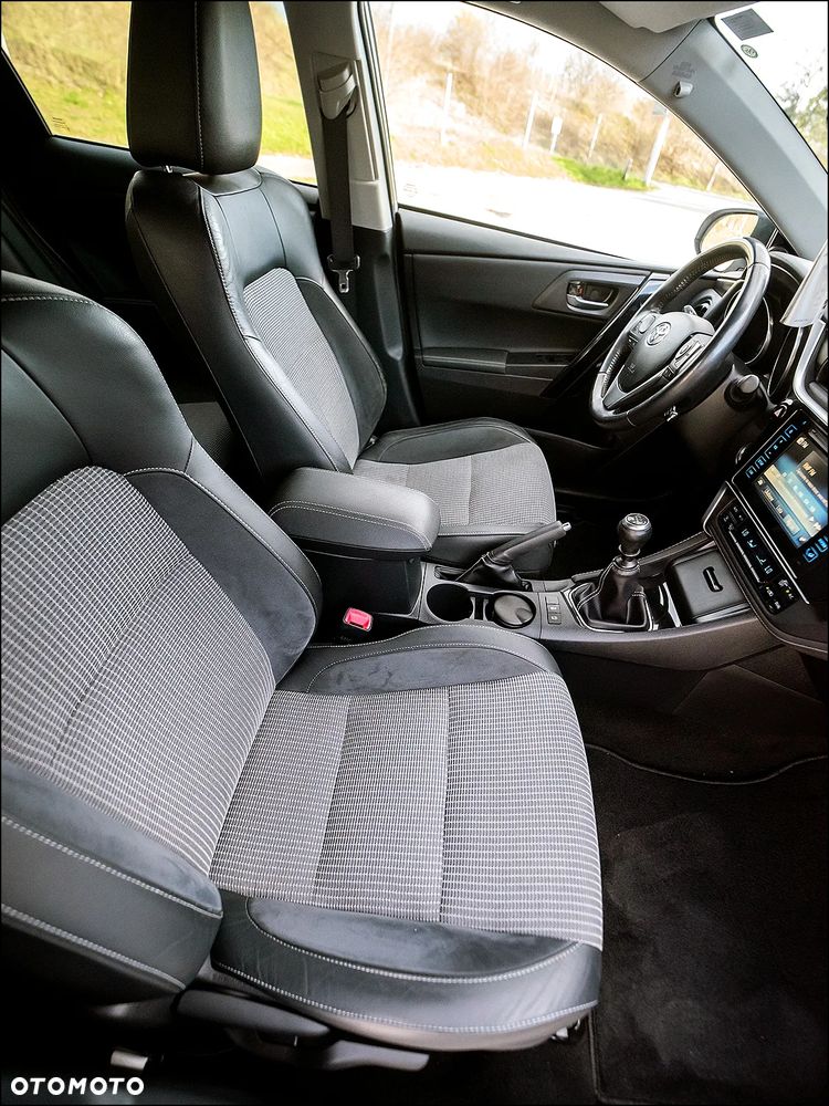 Toyota Auris - 36