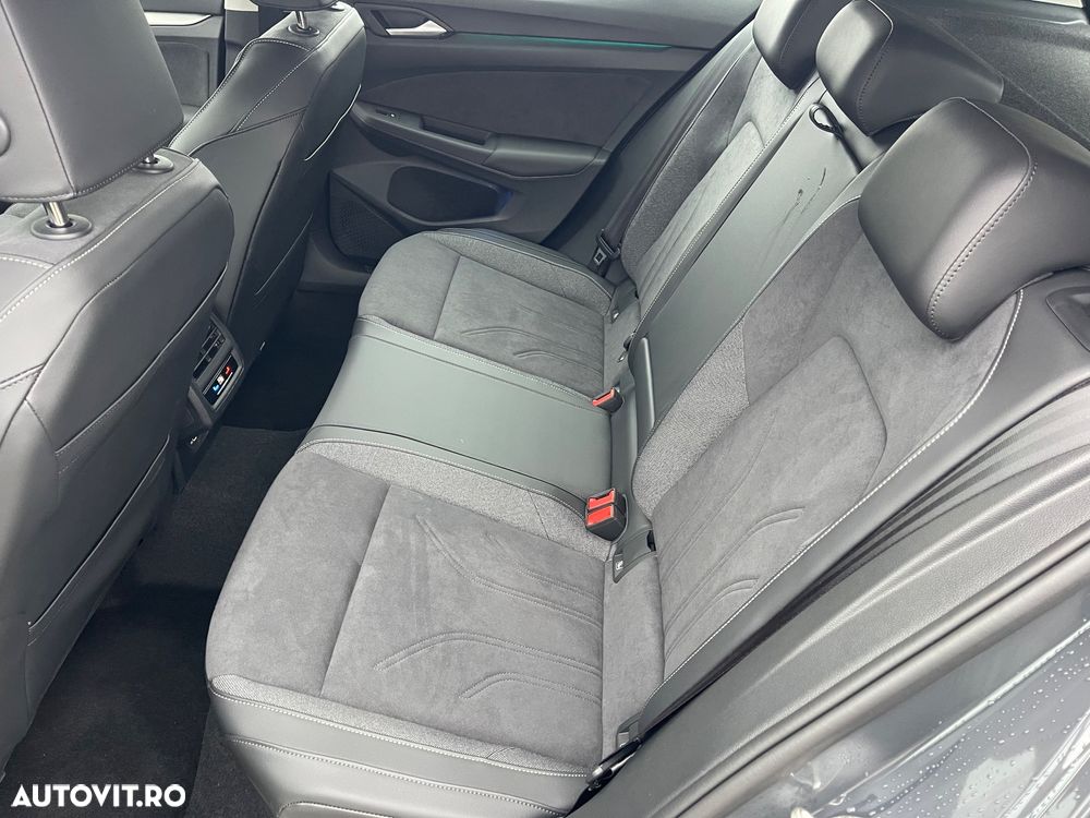 Volkswagen Golf 1.5 eTSI DSG MHEV Style - 17