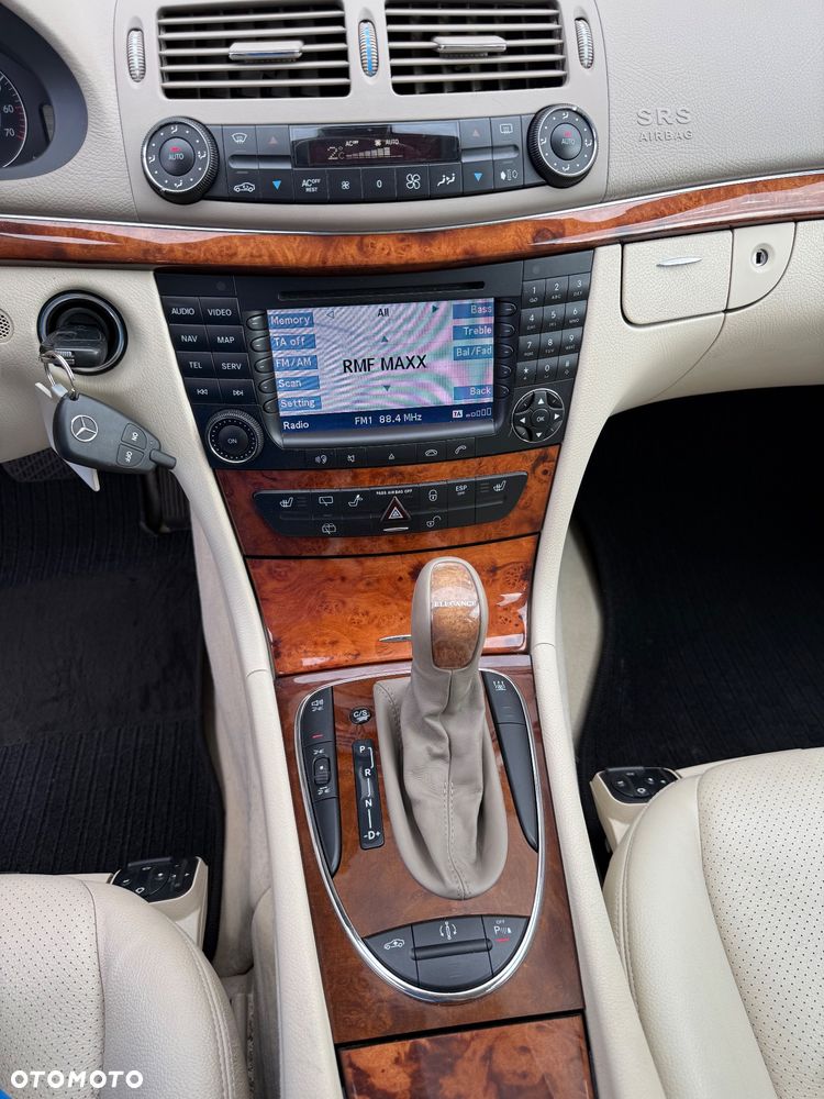 Mercedes-Benz Klasa E 500 4-Matic T Elegance - 29