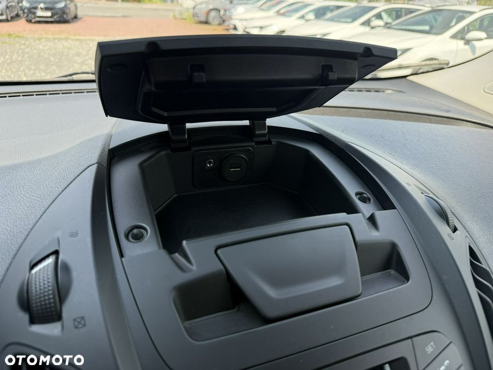 Ford Transit Courier - 24