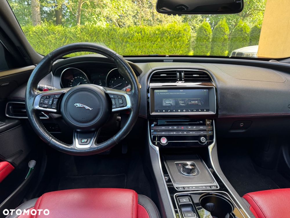 Jaguar XE - 7
