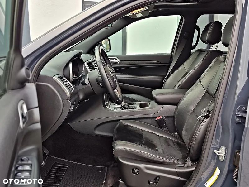 Jeep Grand Cherokee - 24