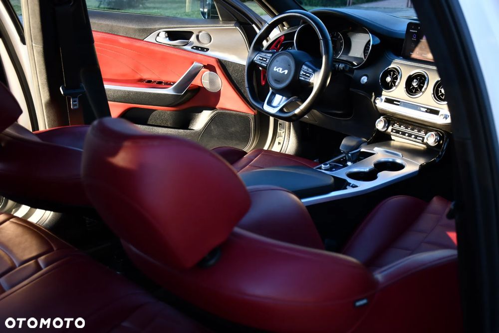 Kia Stinger - 35