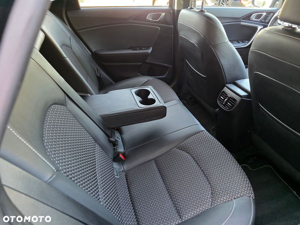Kia Ceed - 21