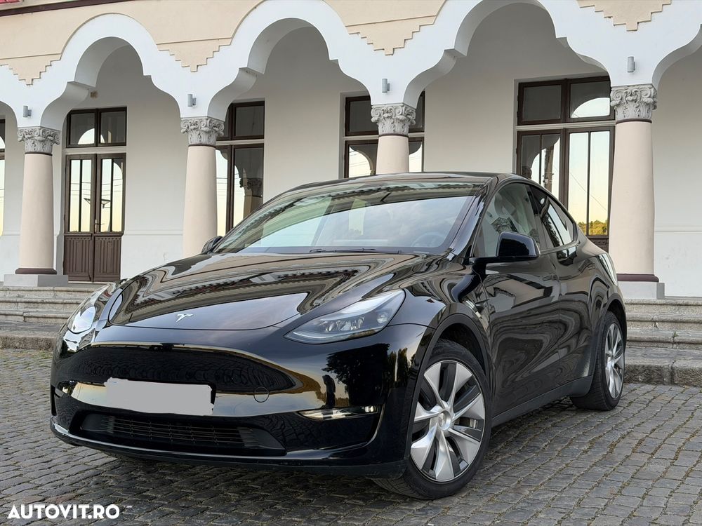 Tesla Model Y - 2
