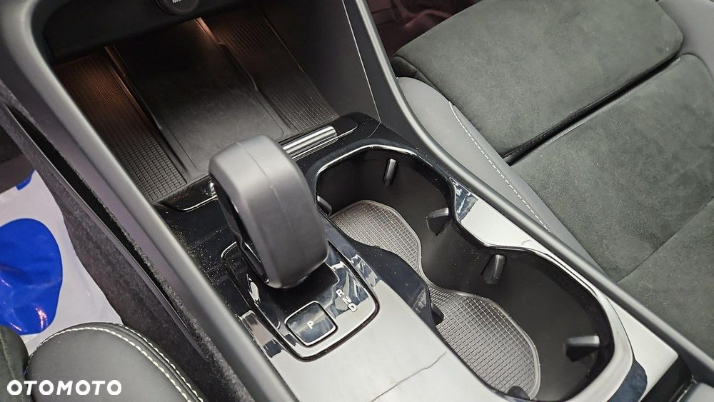 Volvo XC 40 73kWh P6 Recharge Core - 18