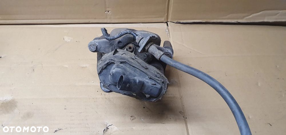 Zacisk hamulcowy prawy tył tylny prawy VW Passat B6 - 4