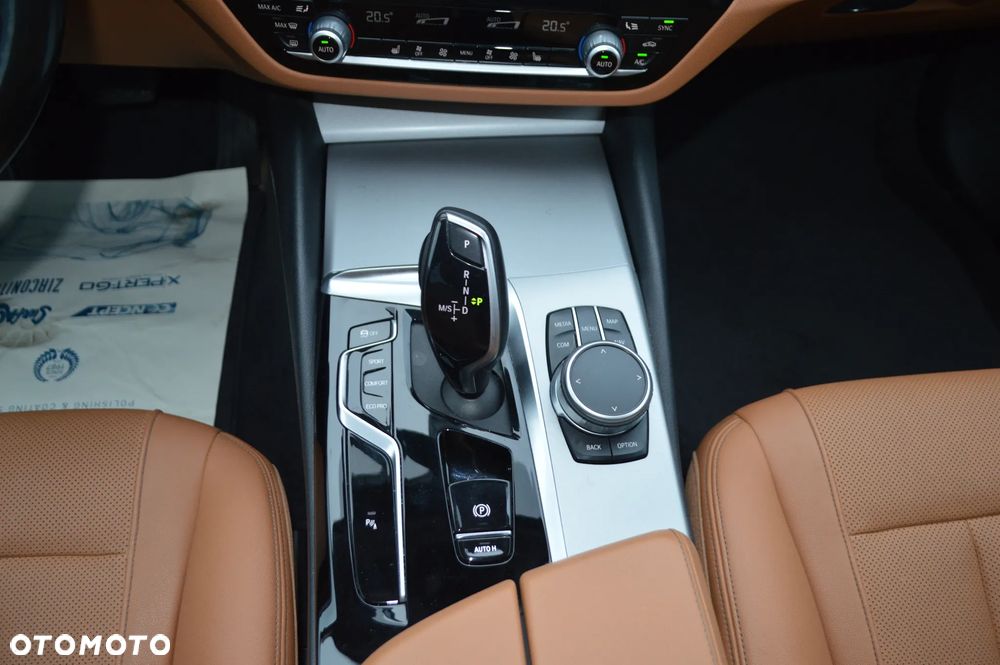 BMW Seria 5 518d Business Edition sport - 23