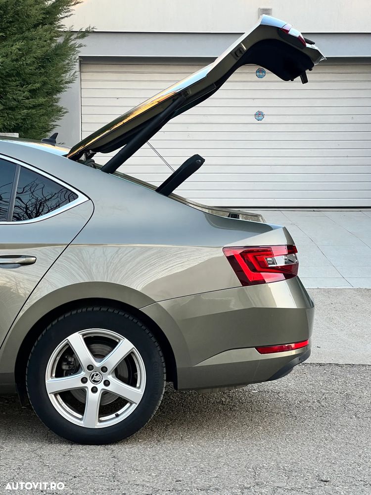 Skoda Superb 2.0 TDI DSG 4X4 Laurin & Klement - 27