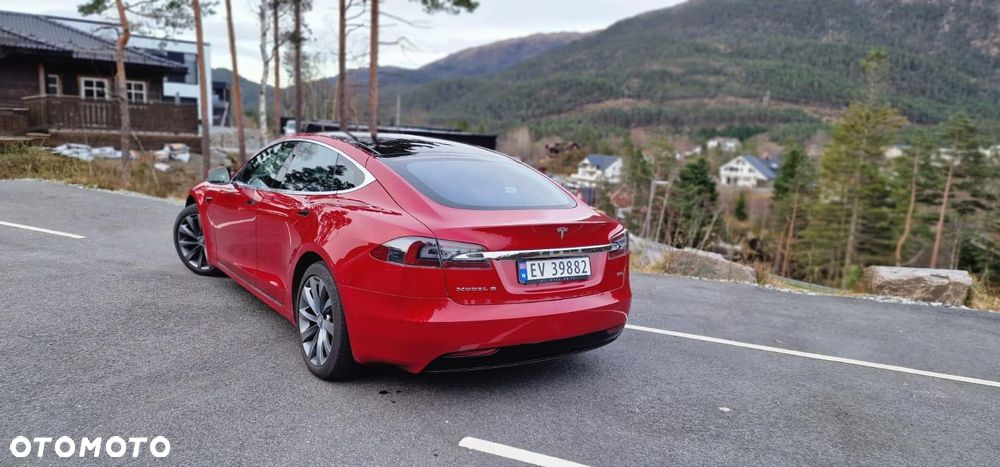 Tesla Model S - 5