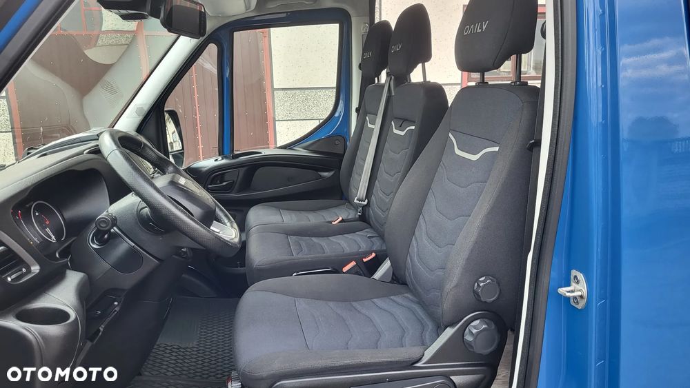 Iveco Daily 35S180 / doka / auto brygadowe / 7 osobowe / - 25