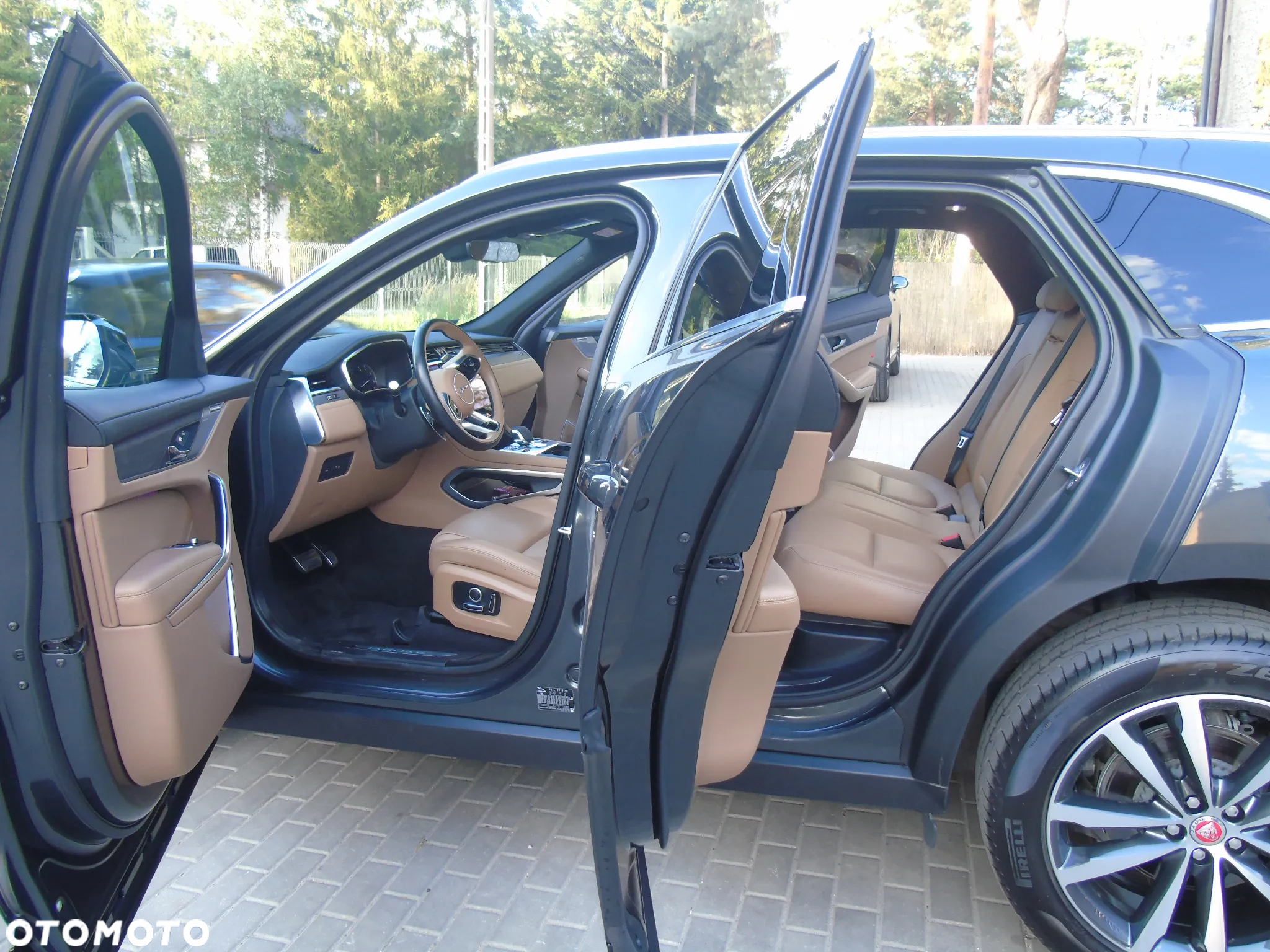 Jaguar F-Pace - 31
