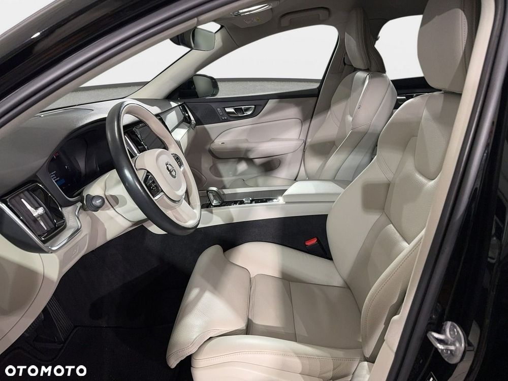 Volvo V60 Cross Country - 13