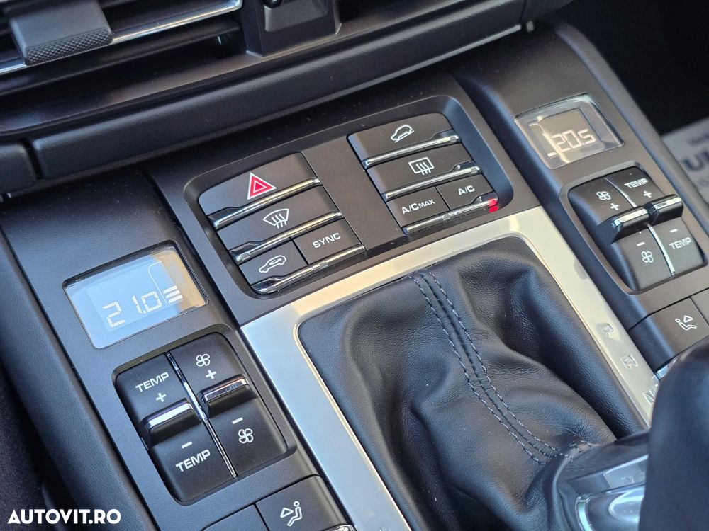 Porsche Macan - 25