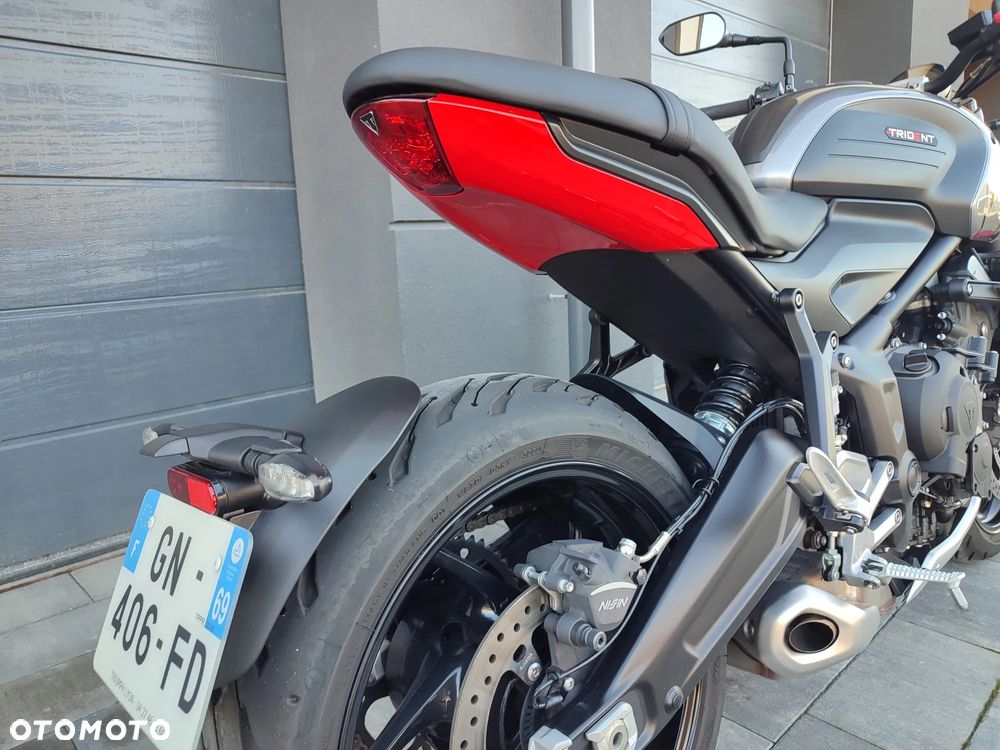 Triumph Trident - 32