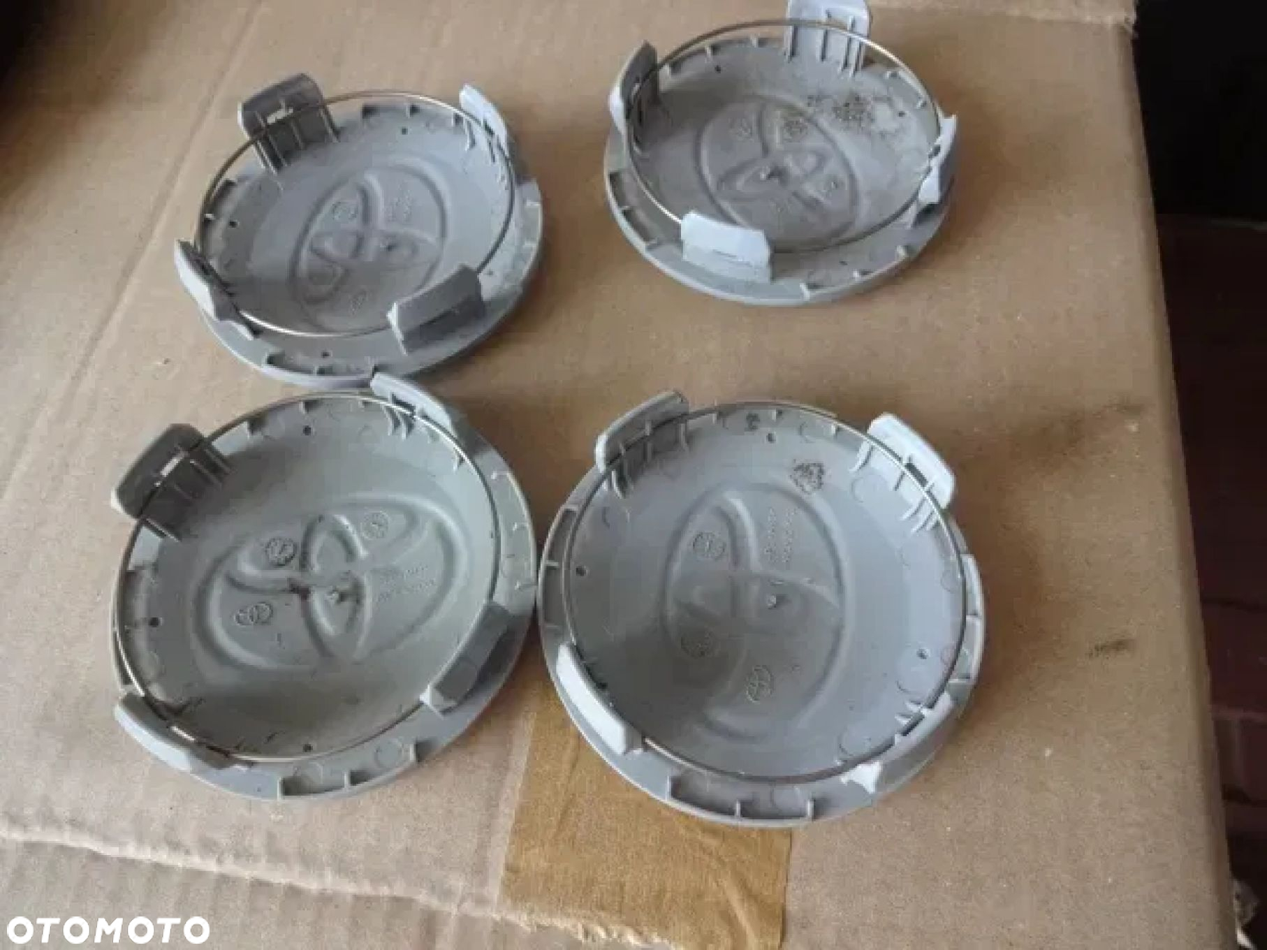 TOYOTA DEKIELKI FELG ALUMINIOWYCH 77mm - 4