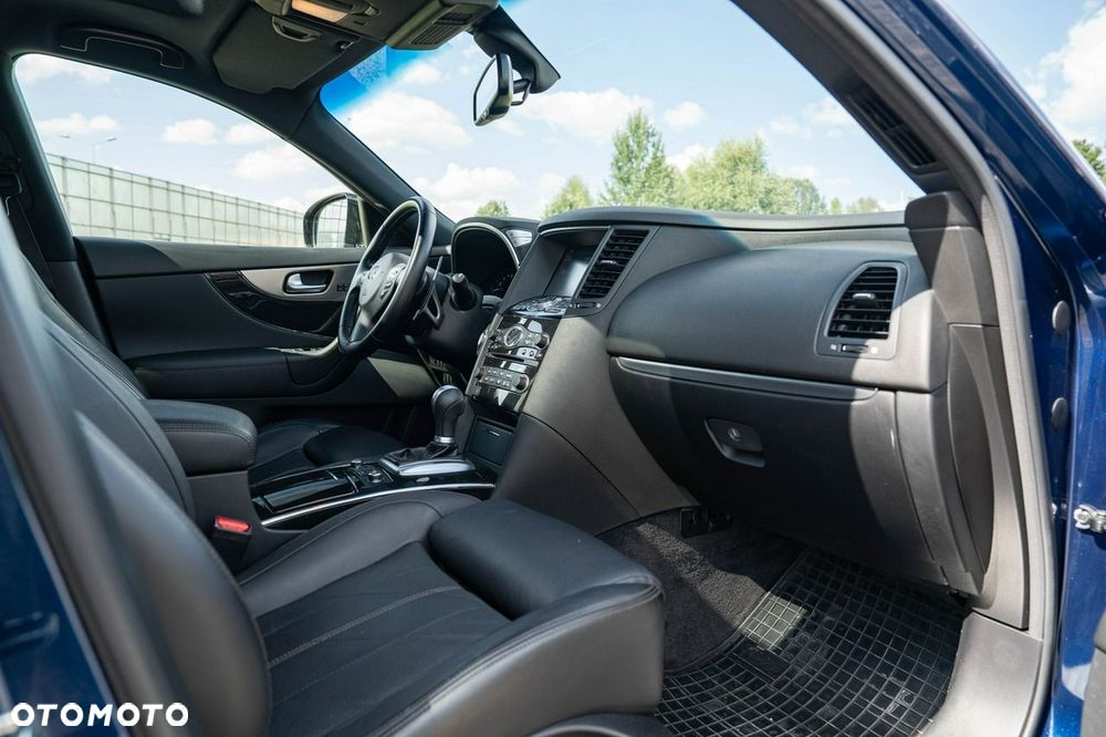 Infiniti QX70 - 25