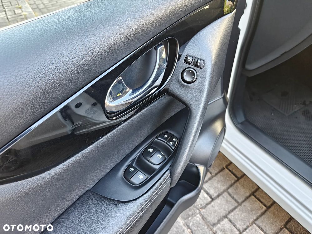 Nissan Qashqai 1.3 DIG-T N-Connecta - 16