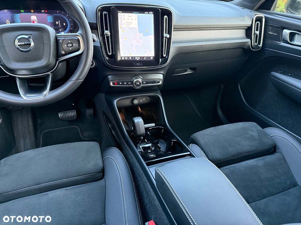 Volvo XC 40 B4 B DKG Plus Black Edition - 29