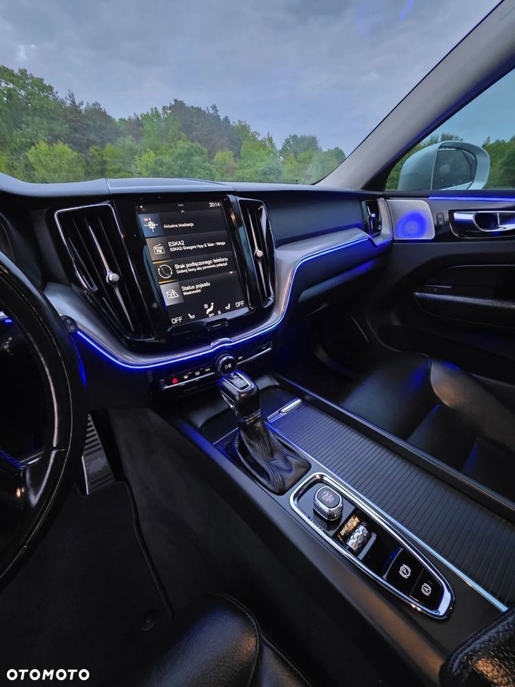 Volvo XC 60 T5 AWD Momentum Pro - 9