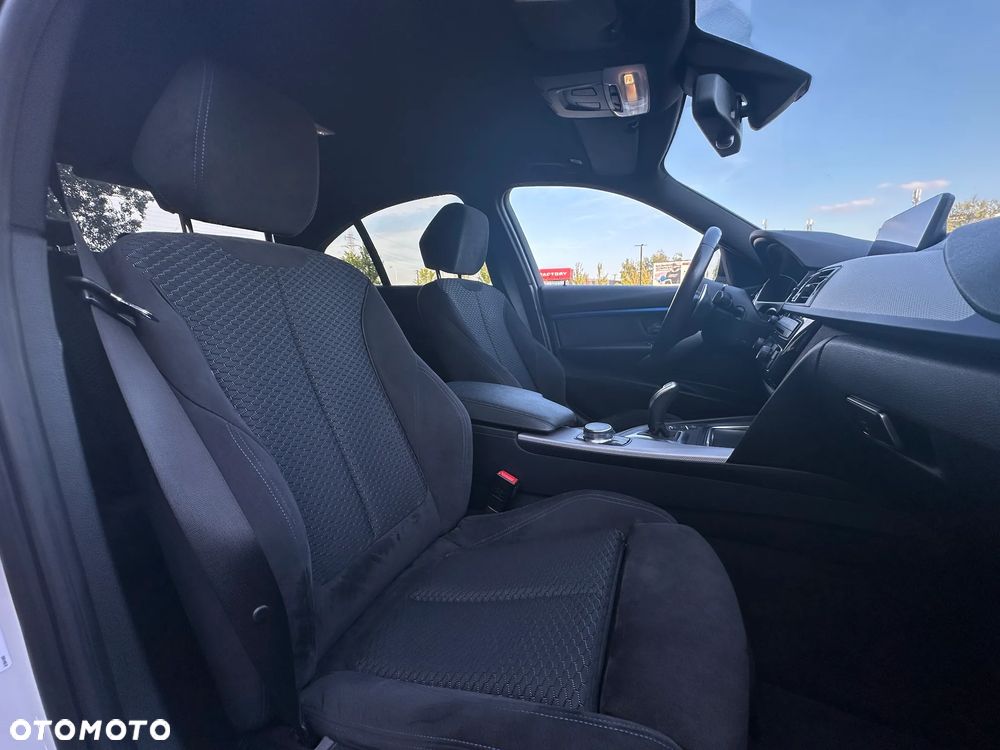 BMW Seria 3 330i xDrive M Sport Sport - 23