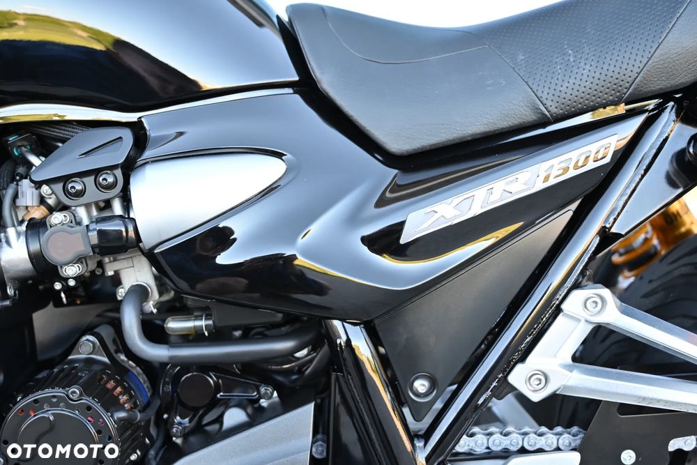 Yamaha XJR - 37