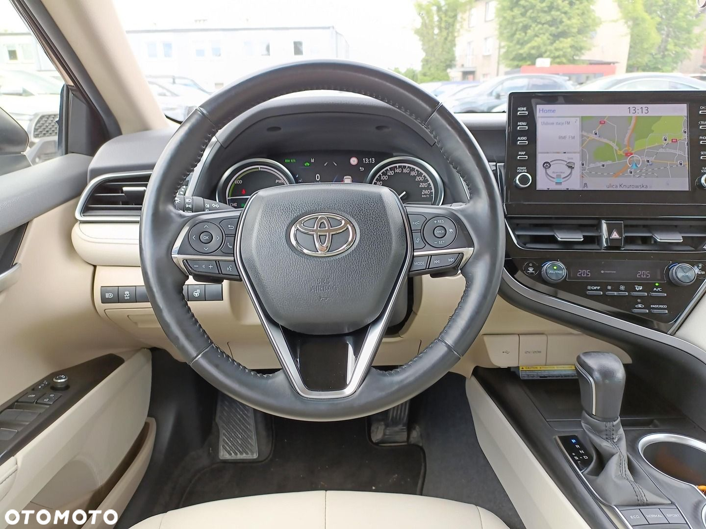 Toyota Camry - 16