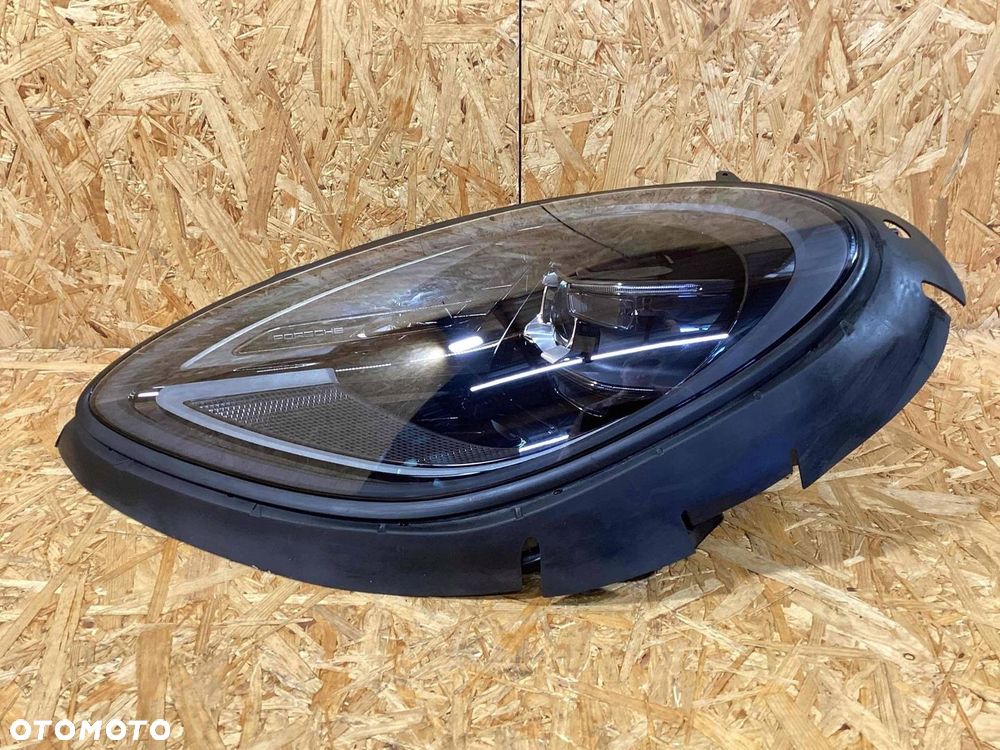 Porsche Macan 95B 2022 Lampa przednia lewa - 2