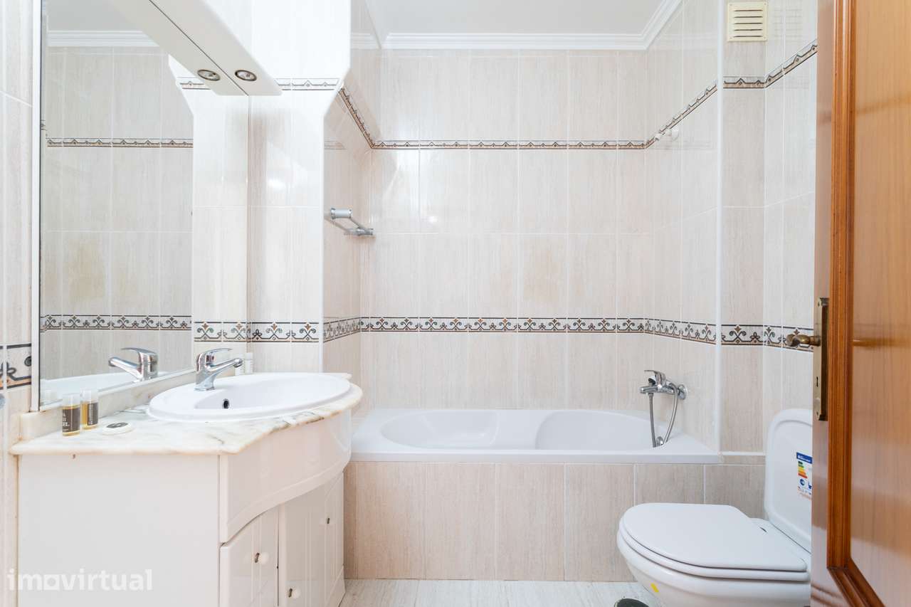 EXCELENTE APARTAMENTO - ATOUGUIA DA BALEIA - Grande imagem: 4/23