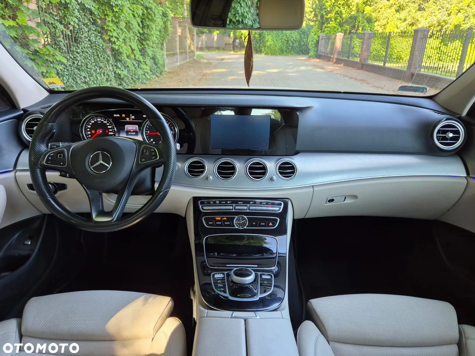 Mercedes-Benz Klasa E 220 d Business Edition 9G-TRONIC - 32