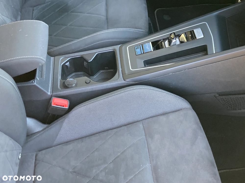 Volkswagen Golf 1.5 eTSI OPF DSG Style - 28