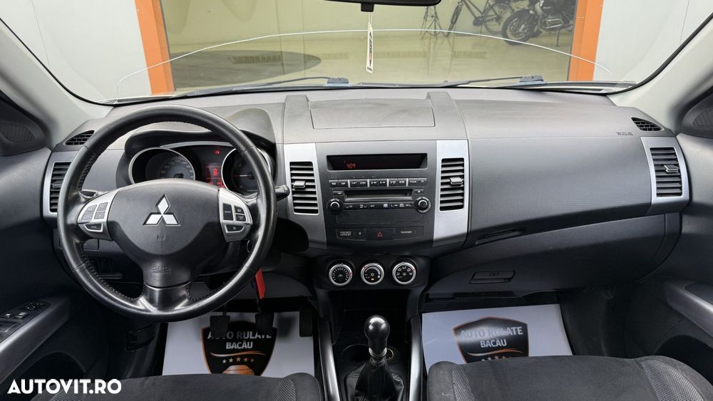 Mitsubishi Outlander - 8