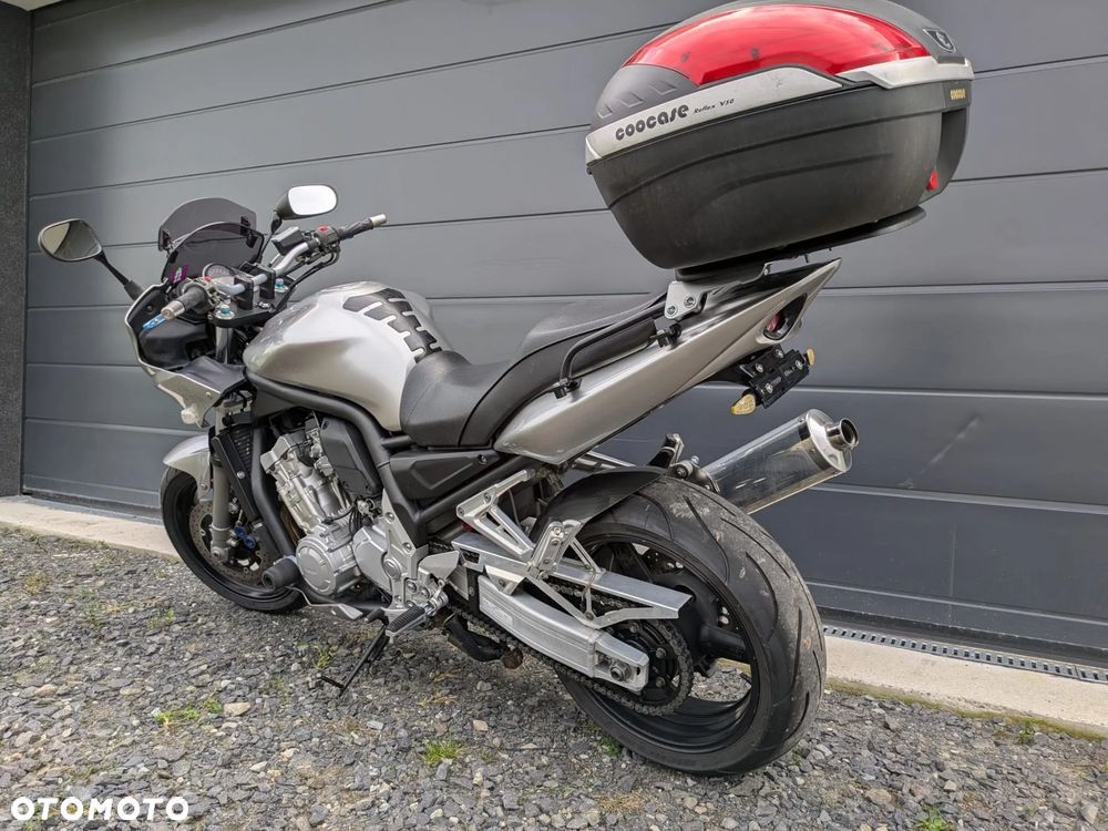Yamaha FZS - 8