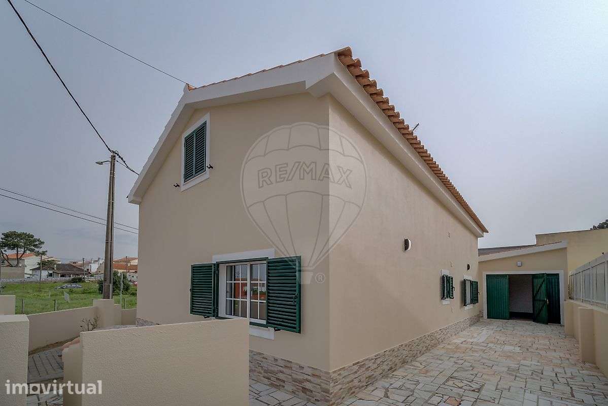 Moradia isolada T2+2 para venda na Quinta do Conde - Grande imagem: 3/49