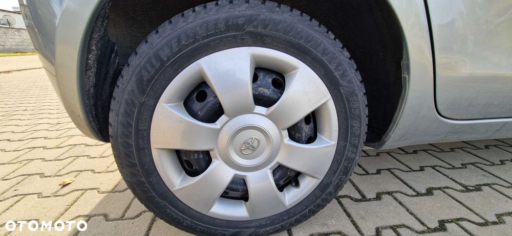 Toyota Yaris - 4