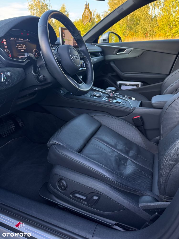 Audi A4 Limousine - 14