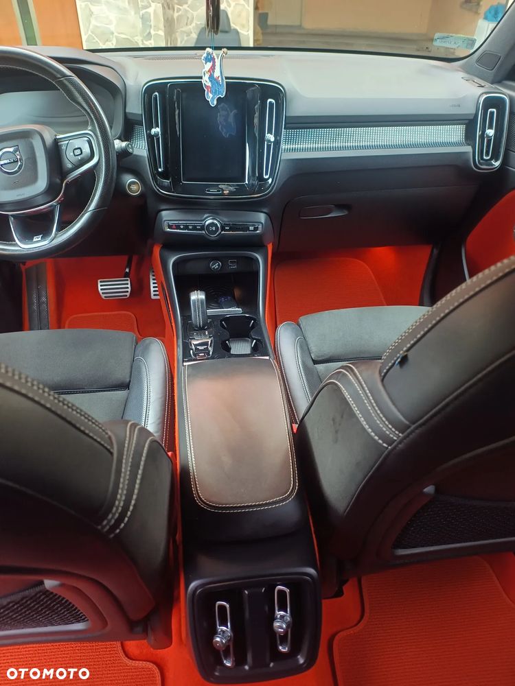 Volvo XC 40 D4 AWD R-Design - 4