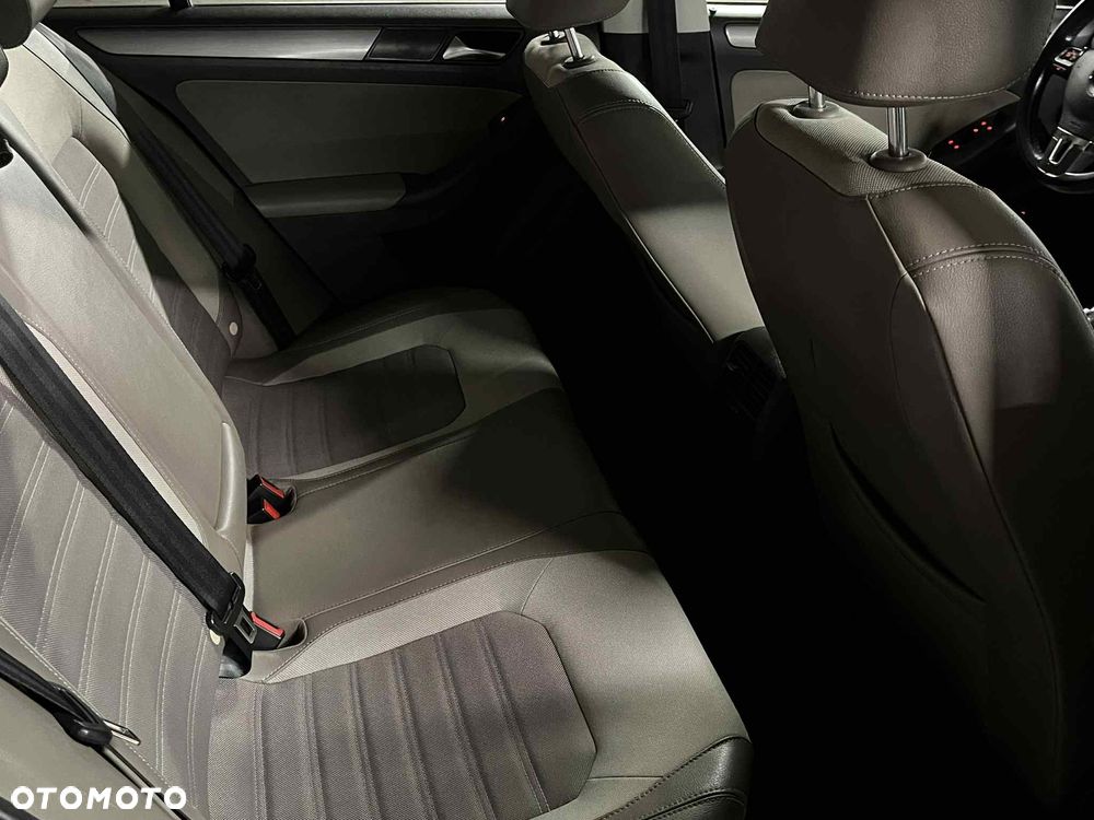 Volkswagen Jetta 1.6 TDI Comfortline DSG - 12