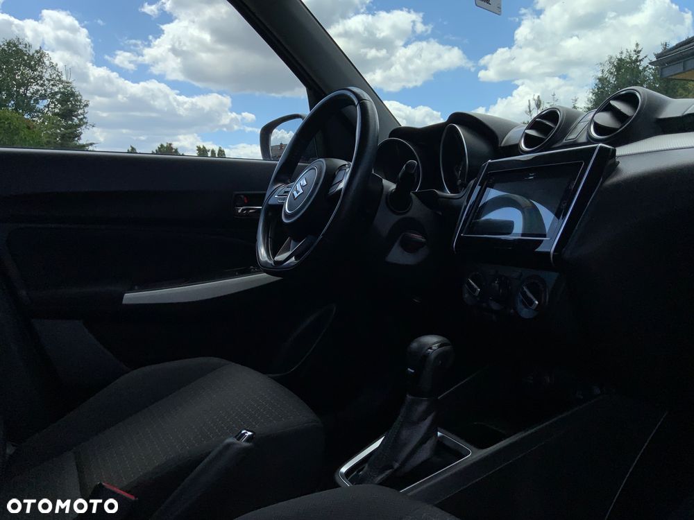 Suzuki Swift 1.2 Premium Plus CVT - 27