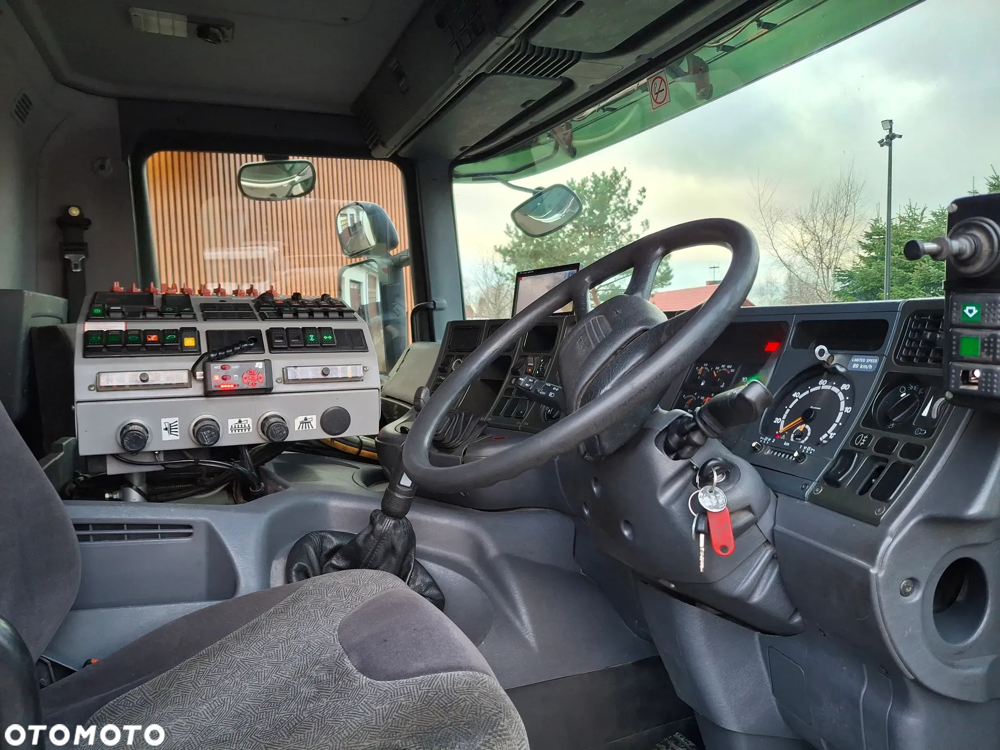 Scania 94G Zamiatarka Uliczna Bucher 2 Silniki Odchwaszczarka Szczotki L/R Specjalny - 21