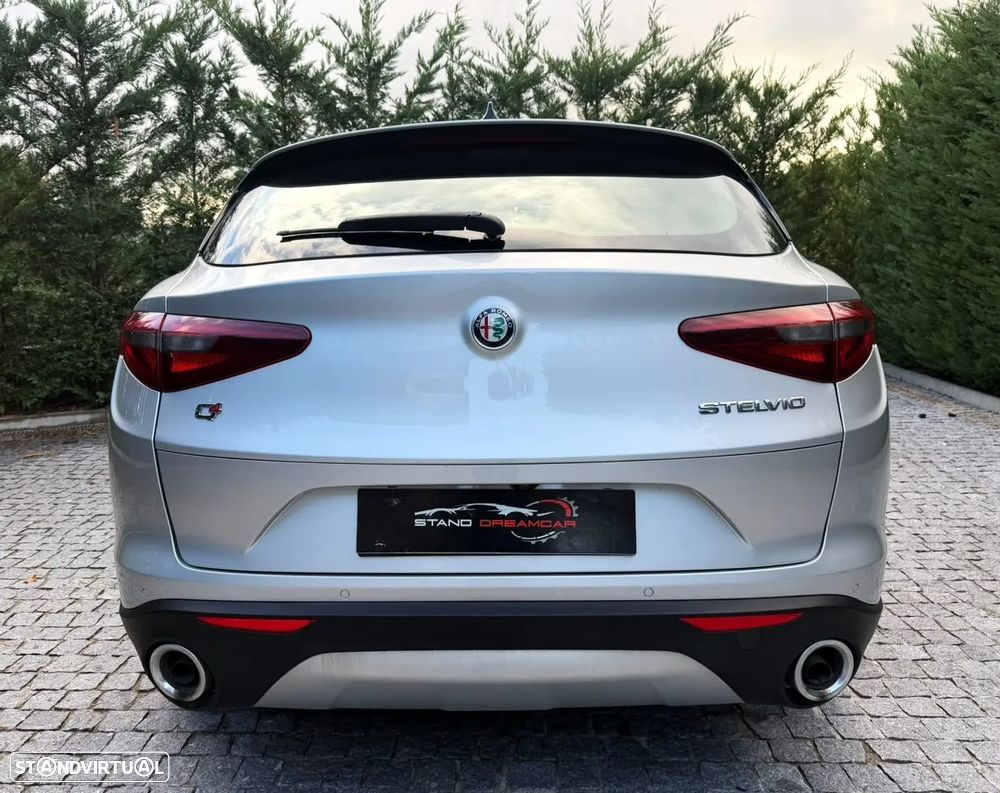 Alfa Romeo Stelvio - 7