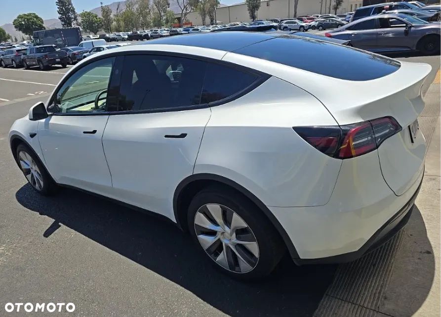 Tesla Model Y Long Range Dual Motor AWD - 5
