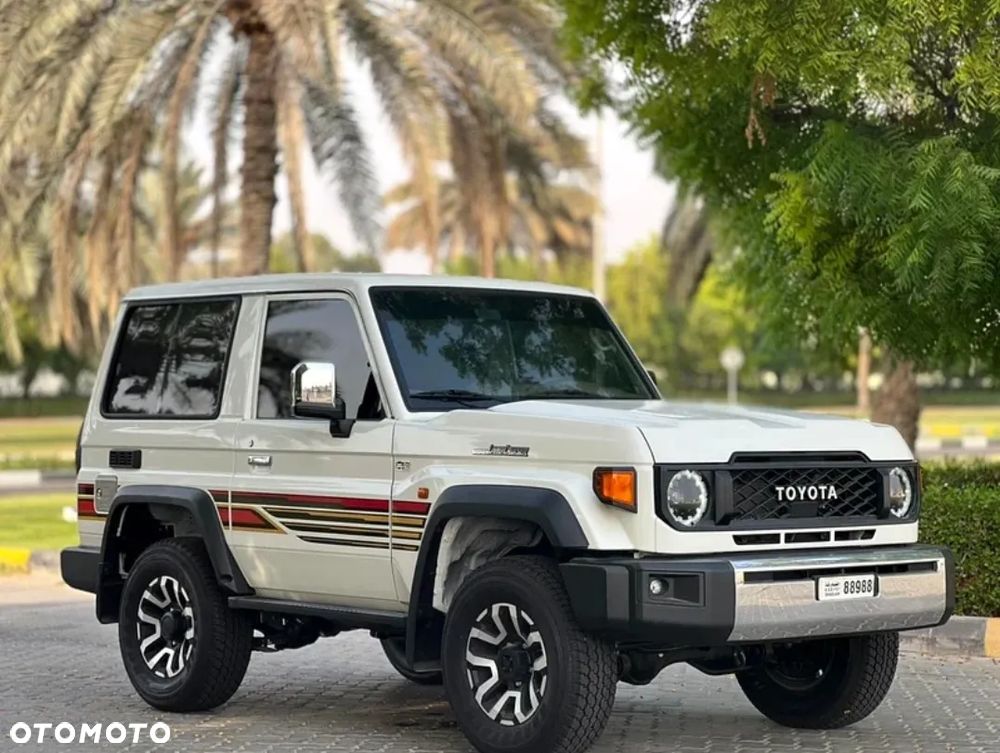 Toyota Land Cruiser - 40