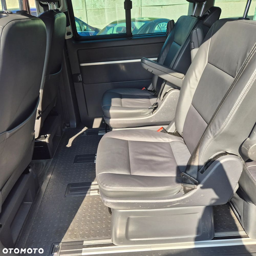 Volkswagen Multivan - 12
