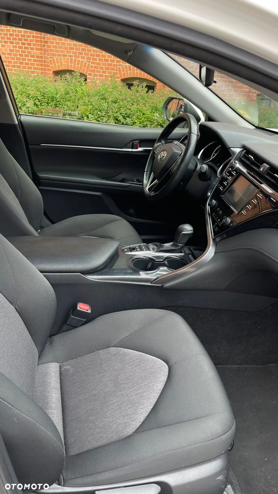 Toyota Camry 2.5 Hybrid Comfort CVT - 22