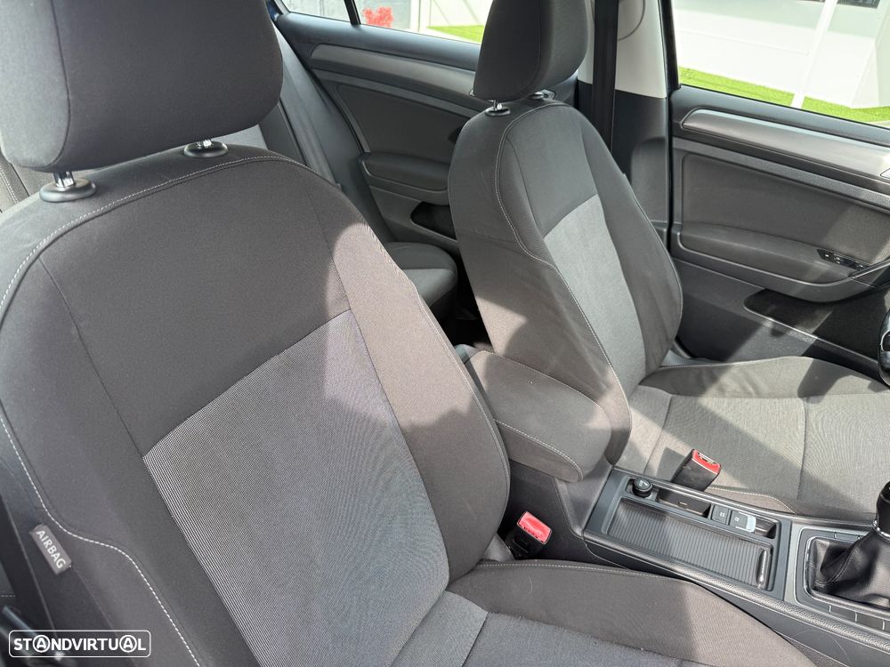 VW Golf 1.6 TDI Confortline - 15