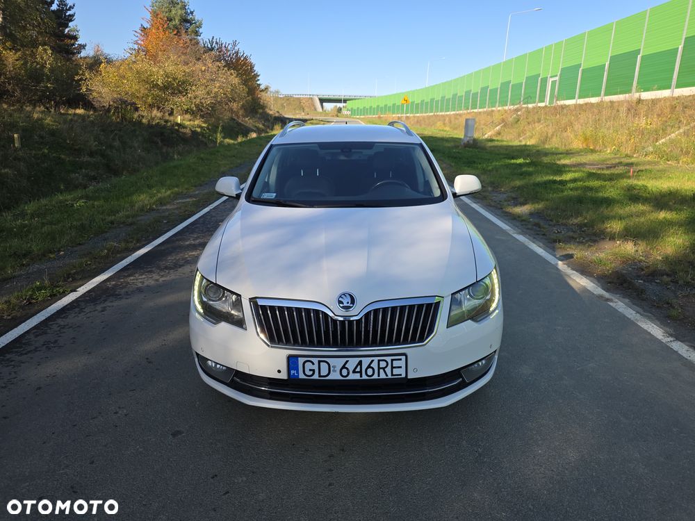 Skoda Superb 2014 photo 2