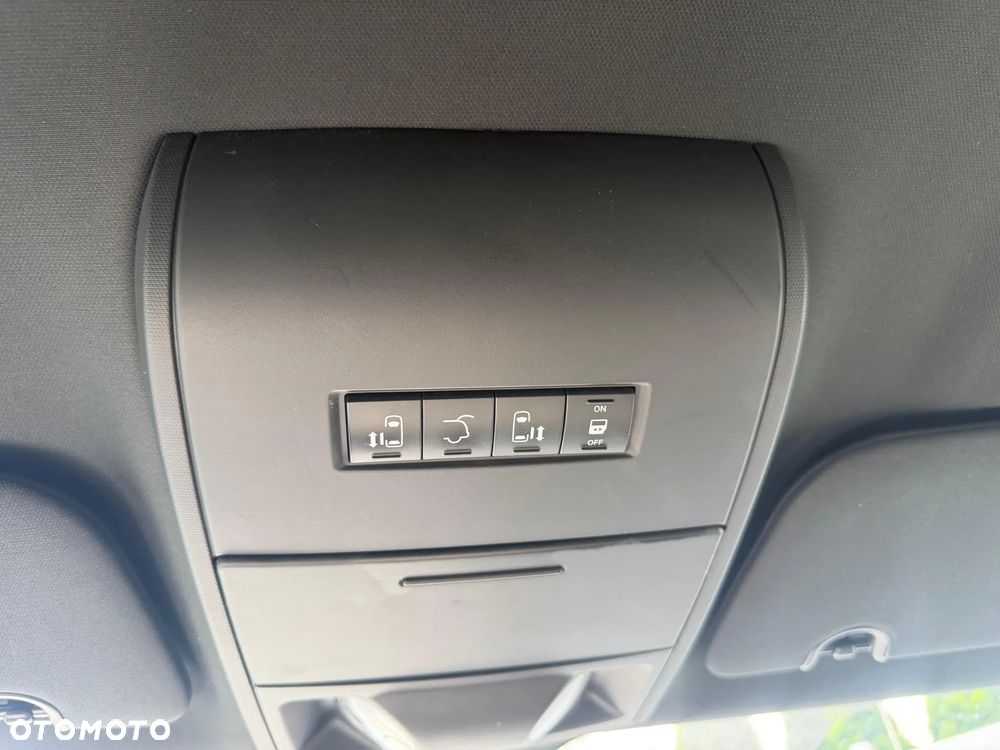 Dodge Caravan - 32